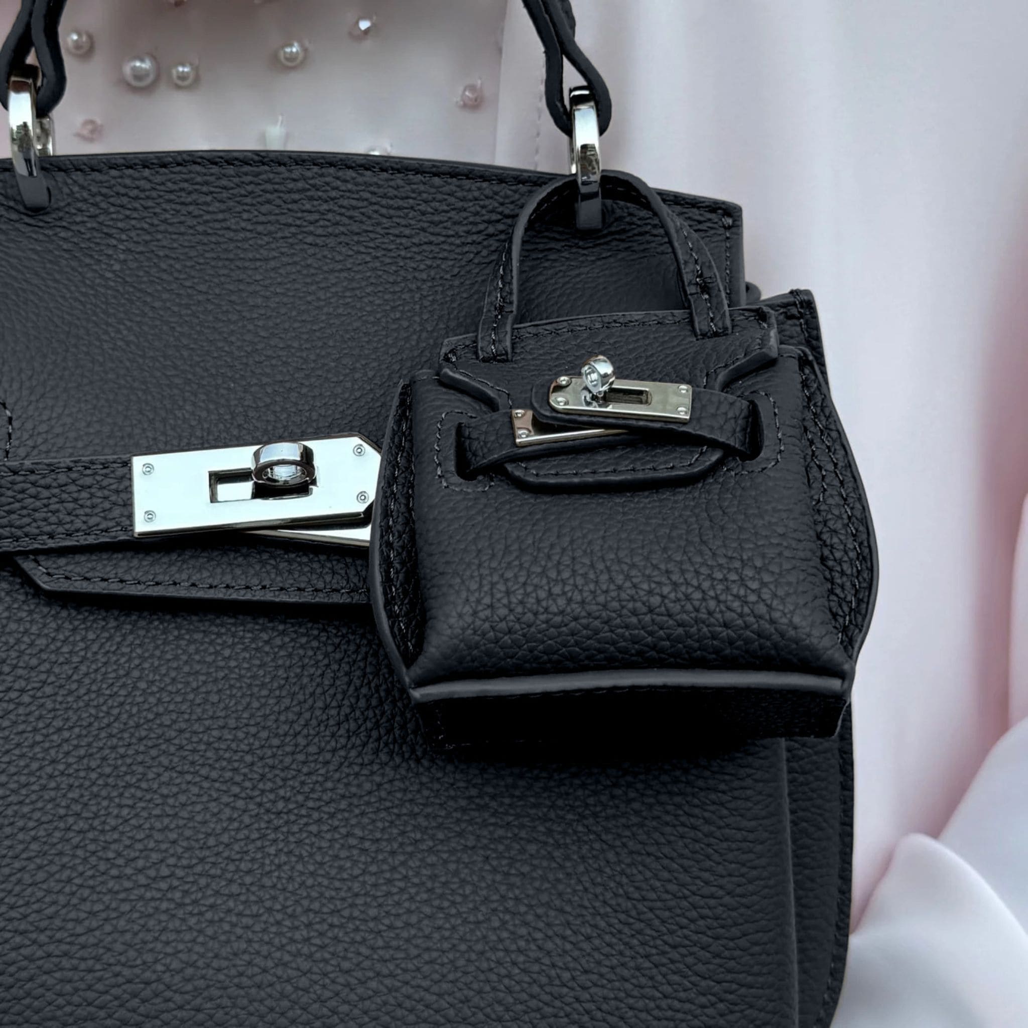 AURA BAG CHARM - BURGUNDY