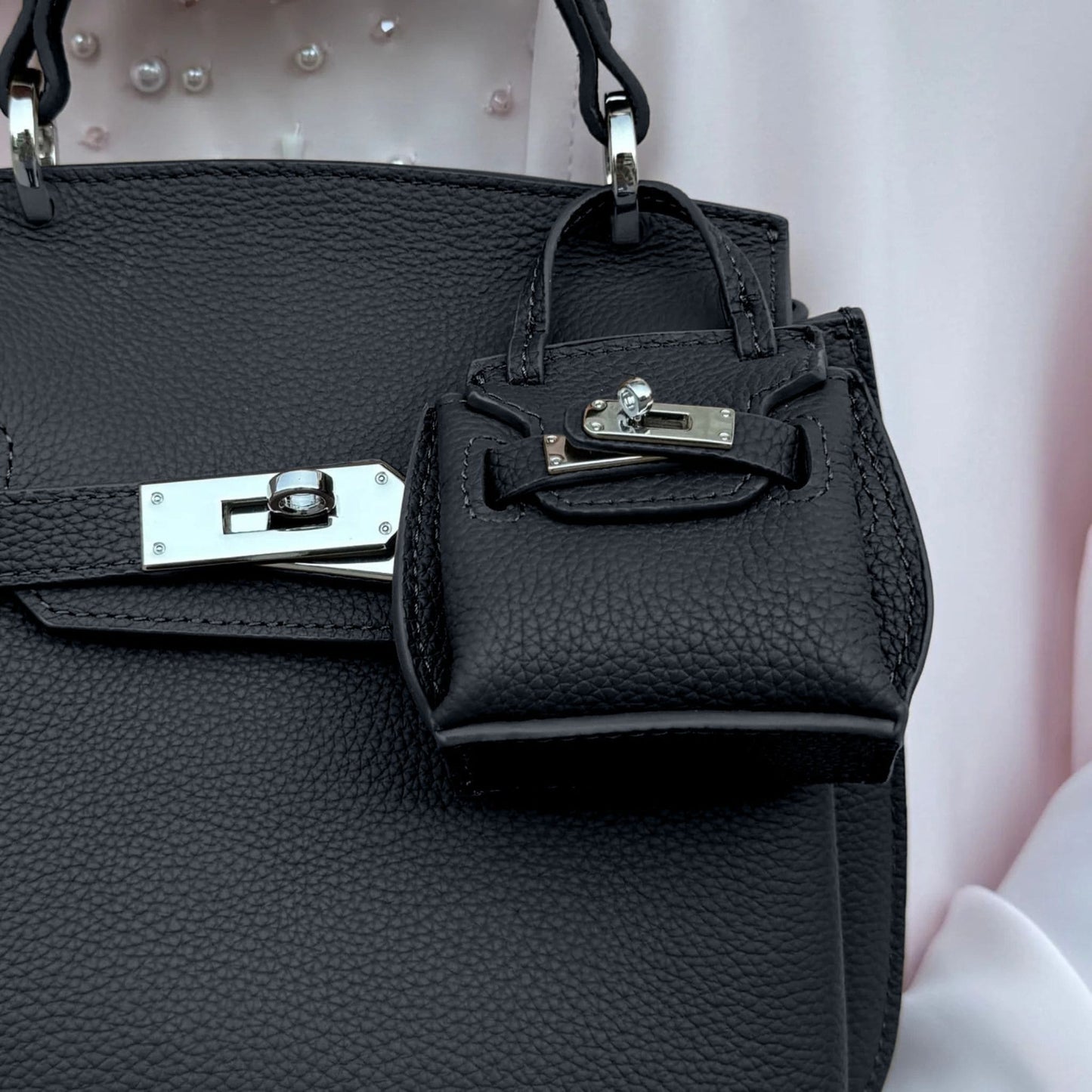 AURA BAG CHARM - BLACK