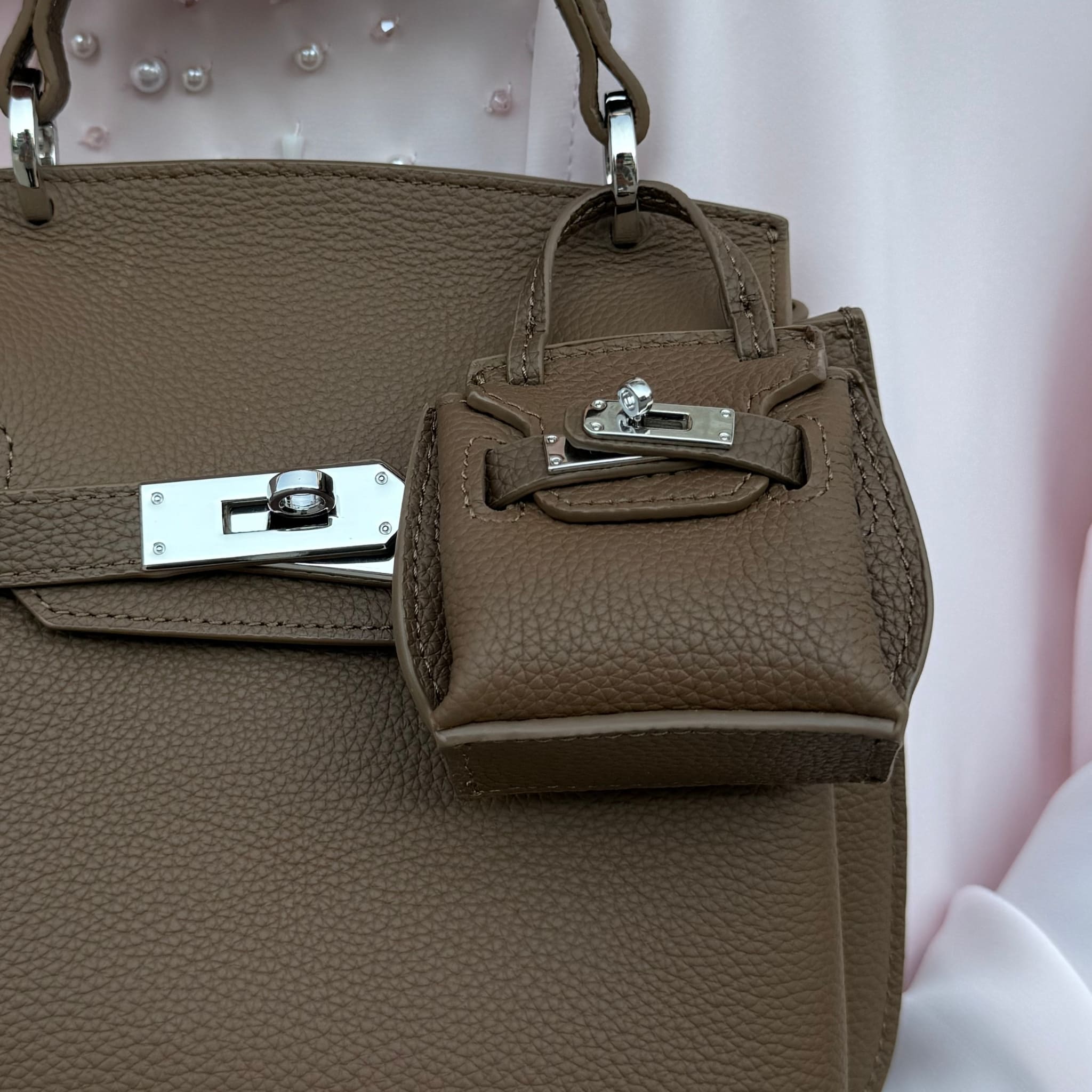 AURA BAG CHARM - DARK TAUPE