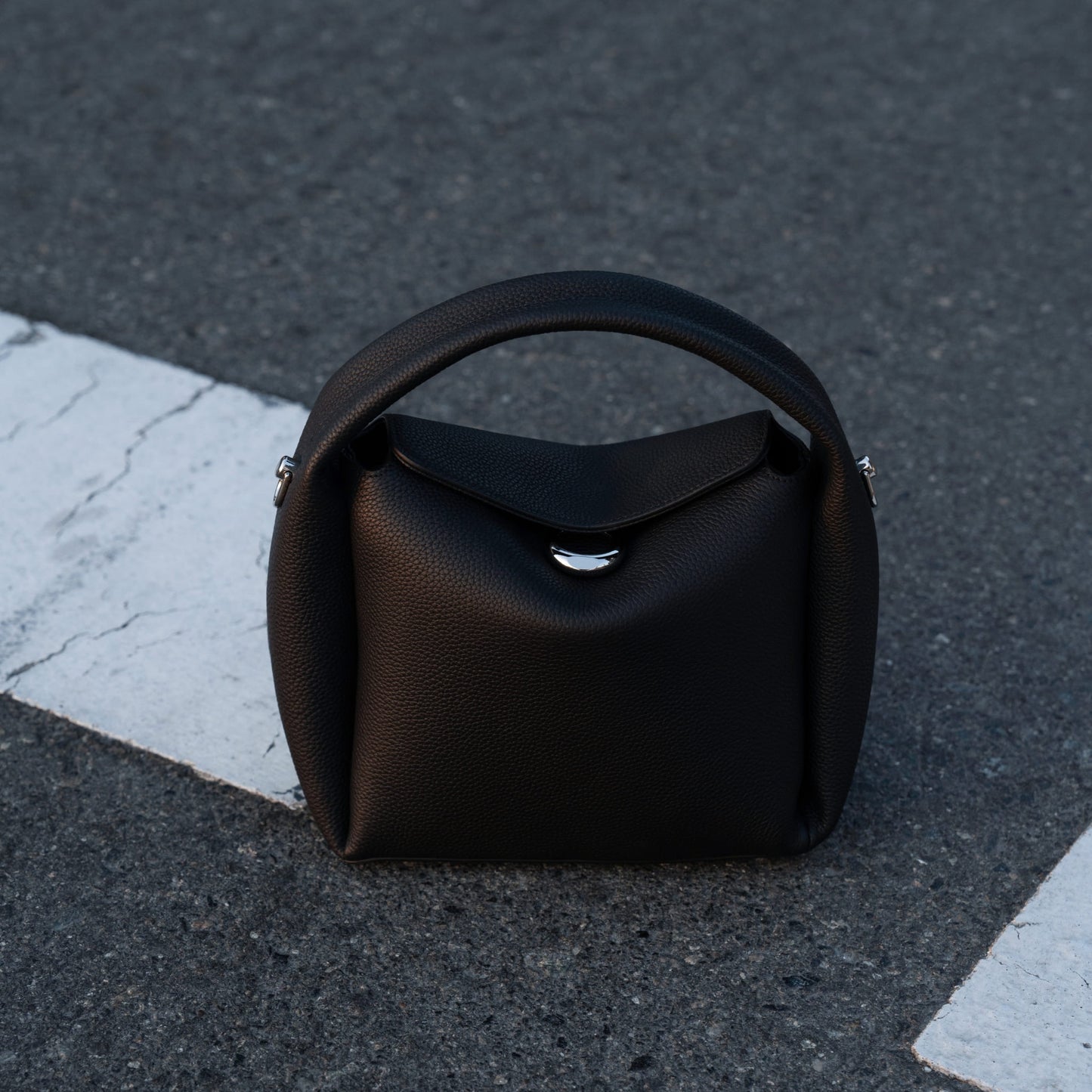 ECLIPSE HANDBAG - BLACK